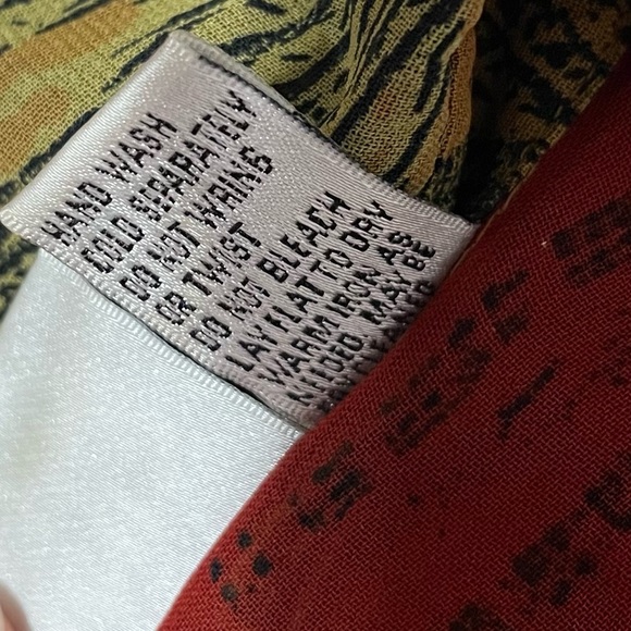 Chico's Design Sheer Long Sleeve Blouse Tunic Rayon Burnt Orange Tribal Print - Picture 16 of 16